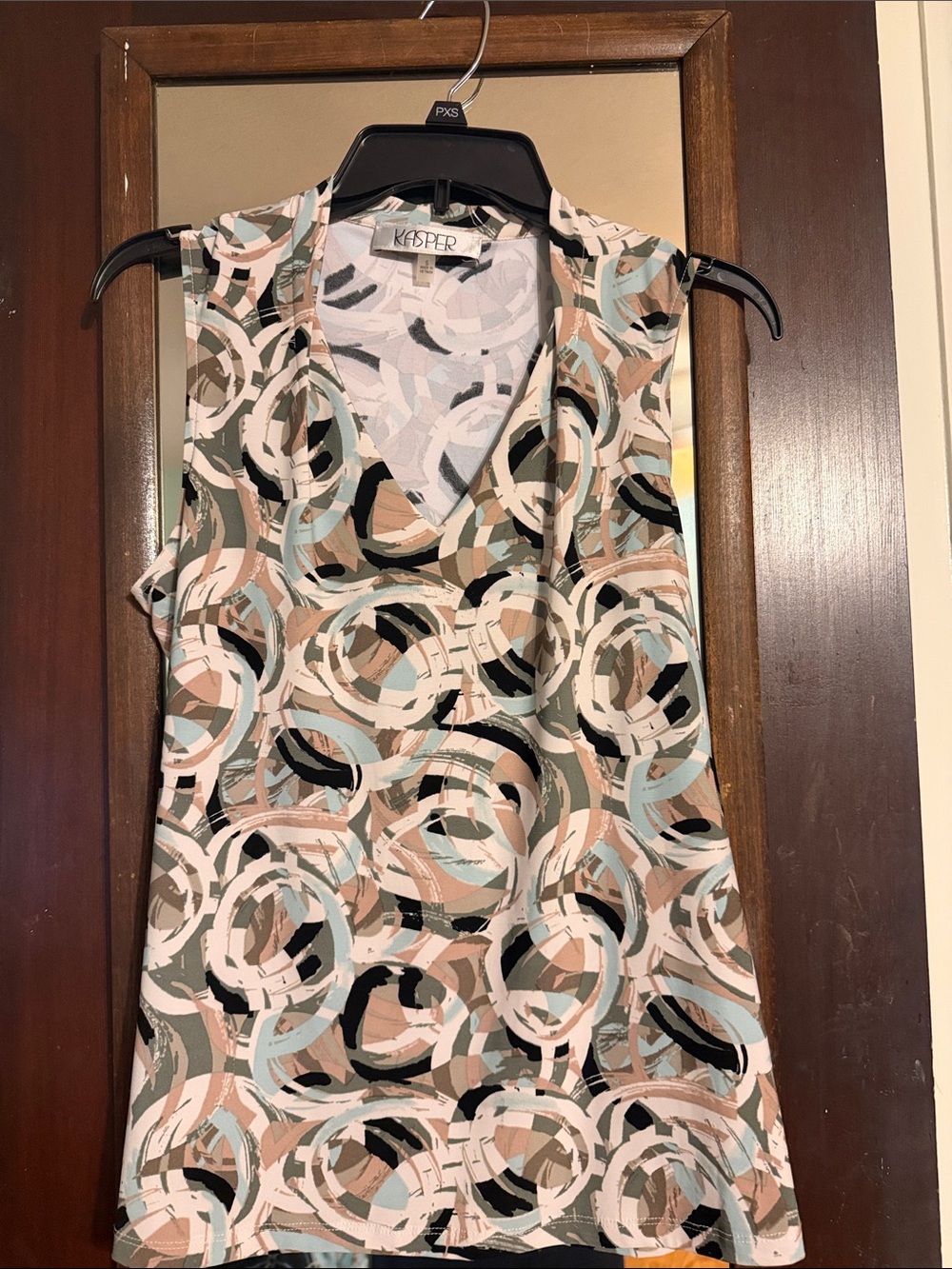 Kasper Sleeveless V-Neck Camisole in Blush, Sage and Black Circle Print